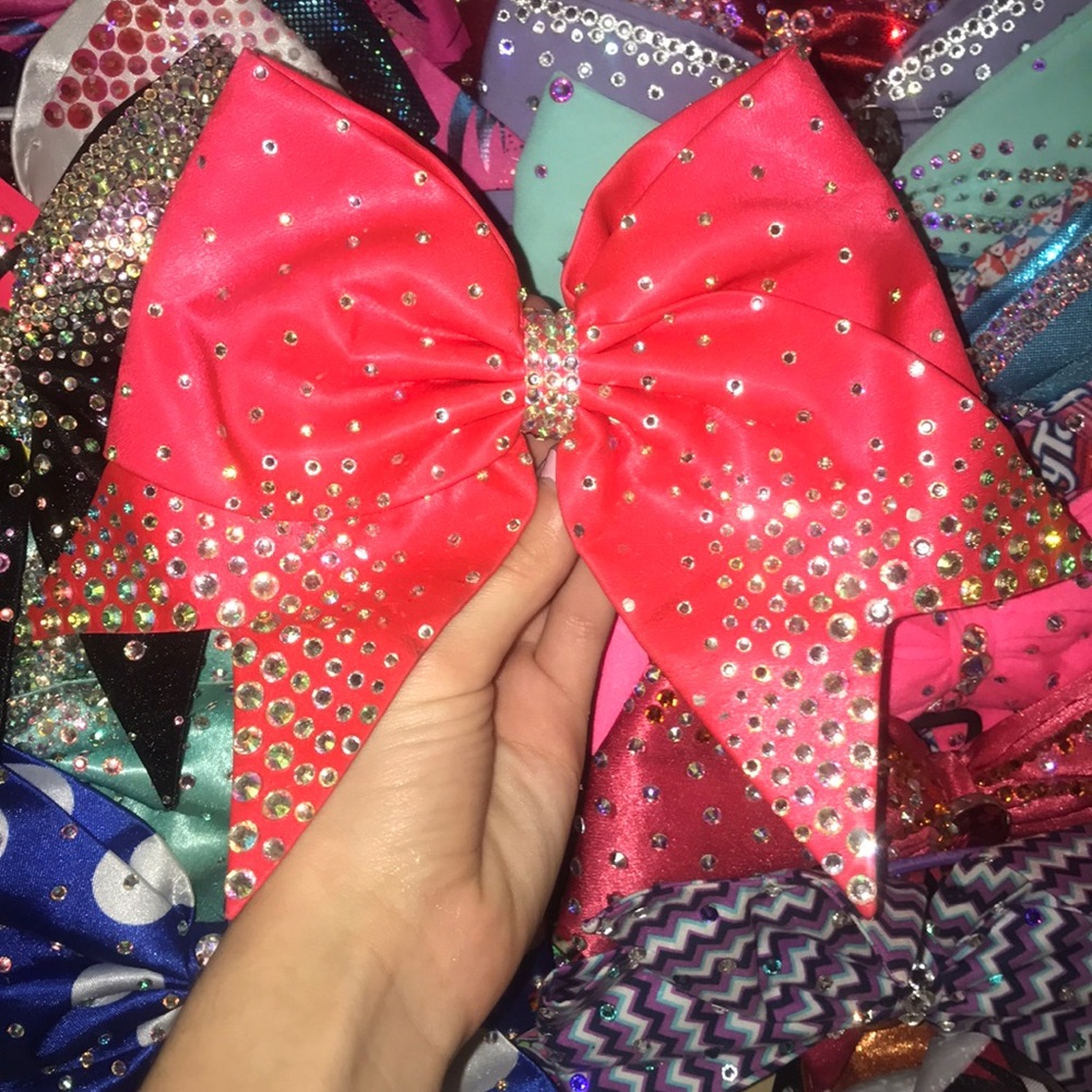 Ashley Bows Of London✨